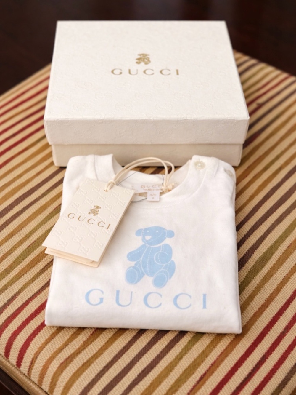 Gucci White Baby Tee with Light Blue Teddy Logo Size: 6-9 months